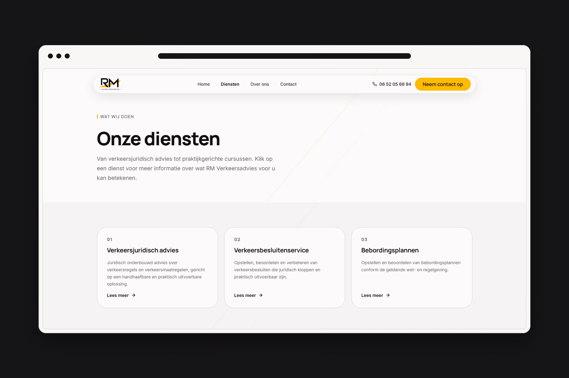 Dienstenpagina van RM Verkeersadvies in een licht browserframe op een donkere achtergrond